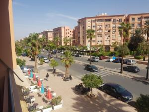 a view of a city street with a parking lot at Appartement warda in Marrakech