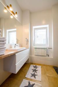 a white bathroom with a sink and a mirror at Apartamenty Siuster z widokiem na góry - doskonała lokalizacja, niedaleko Term Bukovina in Bukowina Tatrzańska