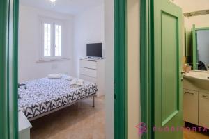 a bedroom with a bed and a sink and a mirror at Borgo Cocconi 33 in Parma