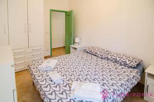 a bedroom with a bed with towels on it at Borgo Cocconi 33 in Parma