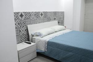 Capodimonte Home tesisinde bir odada yatak veya yataklar