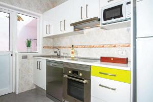 Una cocina o zona de cocina en Nice villa in Puerto del Carmen w-