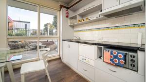 Nhà bếp/bếp nhỏ tại Sunshine Retreat Villa 7