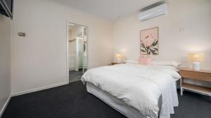 Giường trong phòng chung tại Sunshine Retreat Villa 7