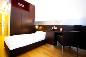 Postel nebo postele na pokoji v ubytování Hotel Schwarzer Bär