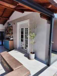 O bucătărie sau chicinetă la Luxury Villa Nevena Pool&Jacuzzi