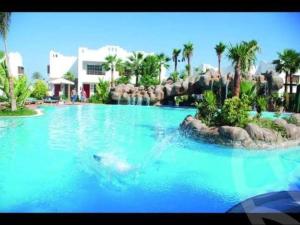 The swimming pool at or close to Delta Sharm 205 Még 10 kép