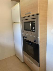 A kitchen or kitchenette at Luminoso y Elegante, piscinas y pistas de pádel