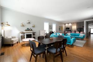 Gambar di galeri bagi 115 N Main HUGE 2 bedroom unit on Main Street di St. Charles