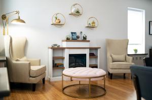Gambar di galeri bagi 115 N Main HUGE 2 bedroom unit on Main Street di St. Charles +24 gambar