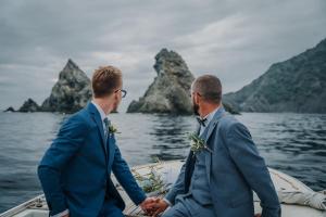 two men in blue suits shaking hands on a boat at Hôtel George Sand in La Seyne-sur-Mer