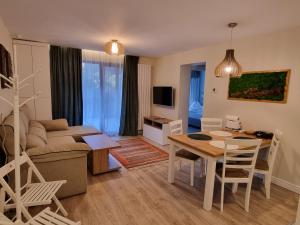 Eminescu Premium Luxury Apartments tesisinde bir oturma alanı