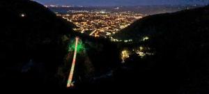 Ein allgemeiner Bergblick oder ein Berglick von der Ferienwohnung aus