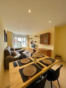 a kitchen and living room with a table and chairs at Casa da PRAIA in Fisterra