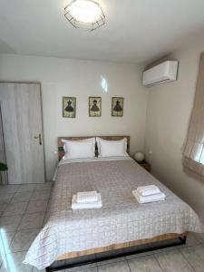Postel nebo postele na pokoji v ubytování Comfy apartment near the port and the center of Volos