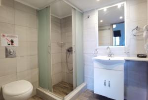 Kúpeľňa v ubytovaní Vlycha Beach Apartments