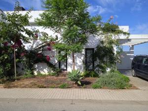 Vonkajšia záhrada v ubytovaní Family house with nice garden 10min from Sanlúcar