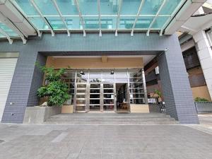 a lobby of a building with a door open at 礁嬉湯宿spring in Jiaoxi