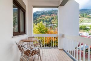 Uma vista geral da montanha ou uma vista da montanha a partir do hotel