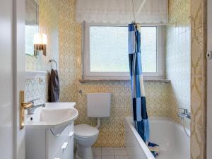 Bilik mandi di Apartment with private terrace in Velmede +32 gambar