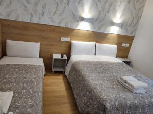 Cama o camas de una habitación en Hostal Esparteros