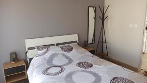 a bedroom with a bed with numbers on it at Maison d'hôtes calme proche village in Bédoin