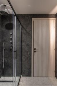 Ein Badezimmer in der Unterkunft Ethereal Athεns