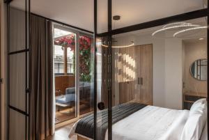 Ein Bett oder Betten in einem Zimmer der Unterkunft Ethereal Athεns