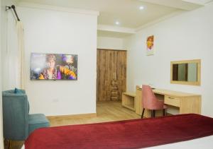 TV a/nebo společenská místnost v ubytování Quest Boutique Hotel