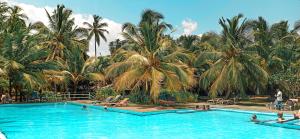 Bazén v ubytování Lagoon Paradise Beach Resort nebo v jeho okolí