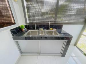 Galeriebild der Unterkunft Double Storey Sweet Home 12pax @ Puncak Alam in Kuala Selangor