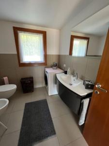 a bathroom with a tub and a sink and a toilet at La casa di Chicca in Noventa Padovana