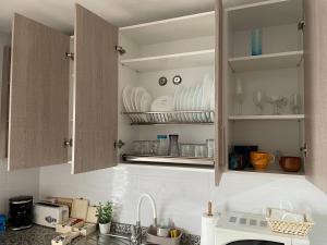 Køkken eller tekøkken på Apartamento nuevo con piscina en el centro "Doña Paca-Ronda"