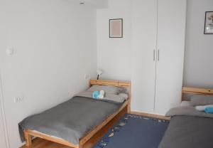 Giường trong phòng chung tại Apatin apartman