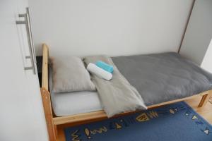Giường trong phòng chung tại Apatin apartman