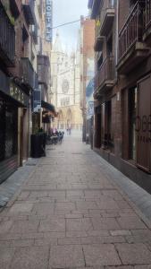 an empty street with a cathedral in the background at Estudio Paloma in León