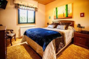 A bed or beds in a room at Villacambote5