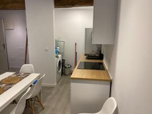 Cuisine ou kitchenette dans l'établissement Apartamento centro Santander B