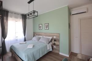A bed or beds in a room at AnGiò holiday rooms