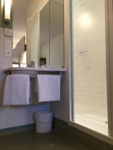 a bathroom with a sink and a mirror at ibis budget Niort - La Crèche in La Creche +36 photos
