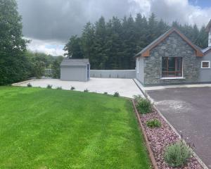 a backyard of a house with a yard at Mountain View Apartment in Killarney