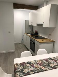 Cuisine ou kitchenette dans l'établissement Apartamento centro Santander B