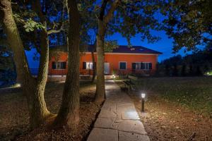 A garden outside Agriturismo Cascina Trevo