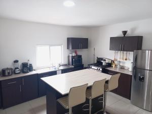 Η κουζίνα ή μικρή κουζίνα στο W's Hostel