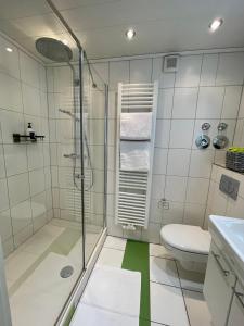 Phòng tắm tại Salier Blue, Zentrum Karlsruhe, schick und modern!