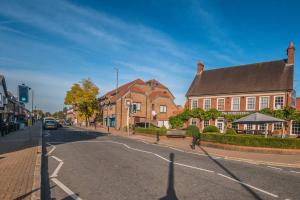 an empty street in a town with buildings at Langston House: 2 Bed, 2 Bath Luxury Apartment in Hedgerley