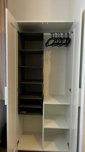 a white closet with empty shelves in a room at Designwohnung Schaufenster sehr zentral gelegen in Hannover