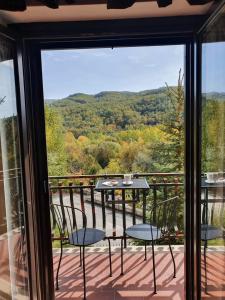 a balcony with a table and chairs and a view at La Casetta di Margi in Ateleta