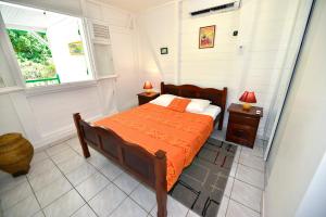 Sur la route des épices - Location villas avec piscine et jacuzzi客房内的一张或多张床位