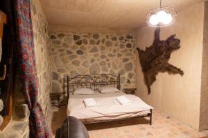Postel nebo postele na pokoji v ubytování Chateau Tetri Bairagebi White Flags + 37 fotografií